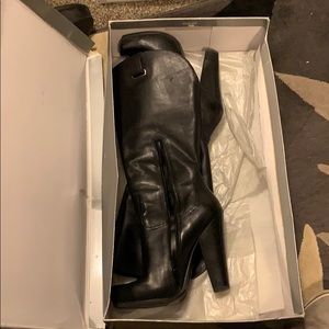 Jessica Simpson hosana black leather